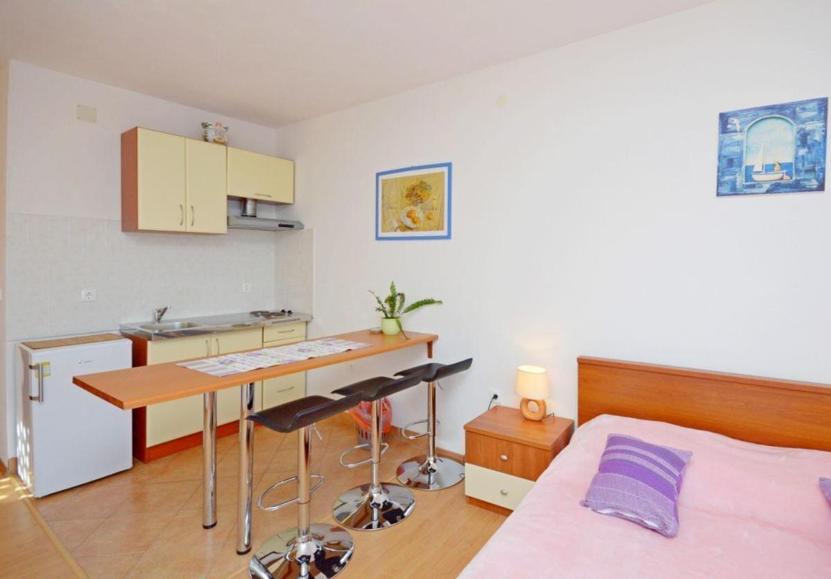 Apartments Luka Uble Buitenkant foto