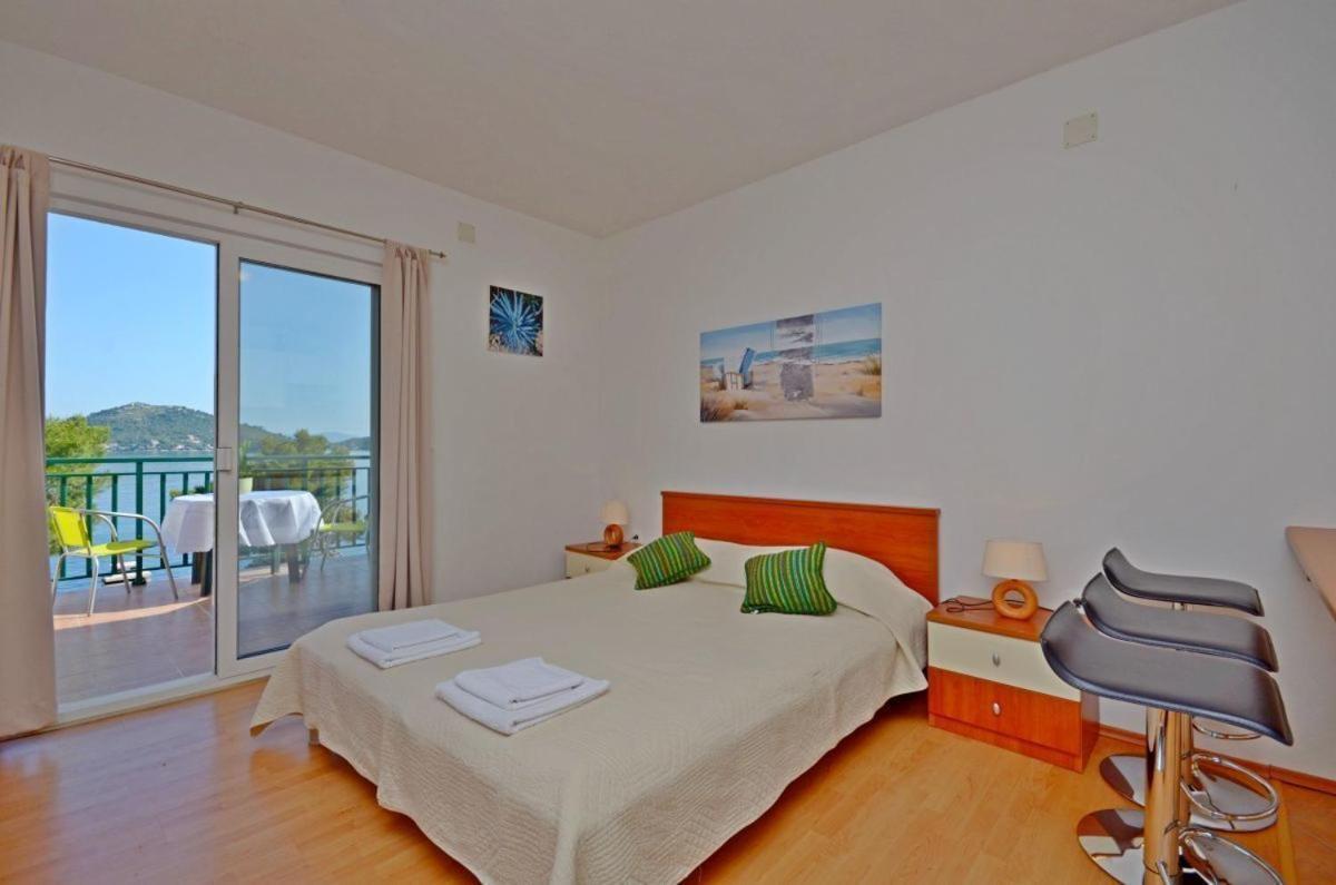 Apartments Luka Uble Buitenkant foto
